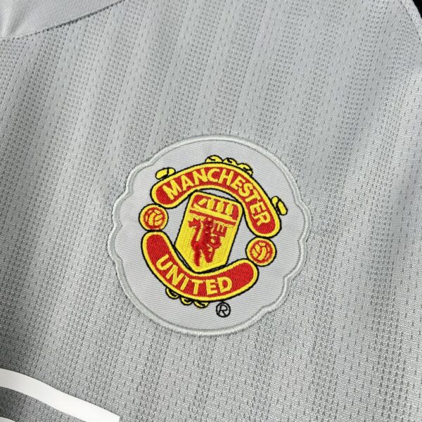 Manchester United 2007/08 Grey Goalkeeper Retro Jersey - Image 5