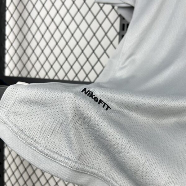Manchester United 2007/08 Grey Goalkeeper Retro Jersey - Image 4