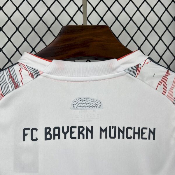 Bayern Munich 2025/26 Away Womens Jersey - Image 3