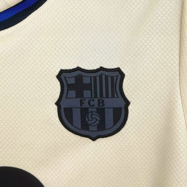 Barcelona 2025/26 Away Kids Kit - Image 10