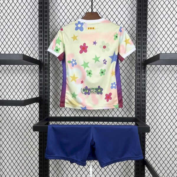 Barcelona 2025/26 Flower Special Edition Kids Kit - Image 2