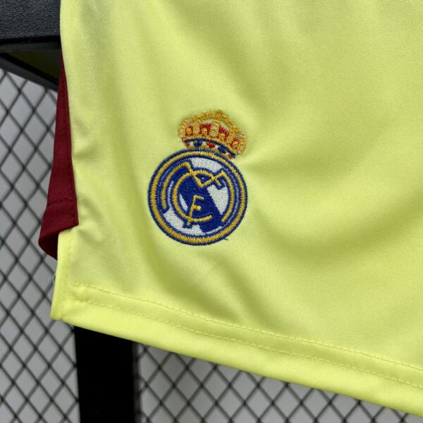 Real Madrid 2025/26 Yellow Goalkeeper Kids Kit - Image 5