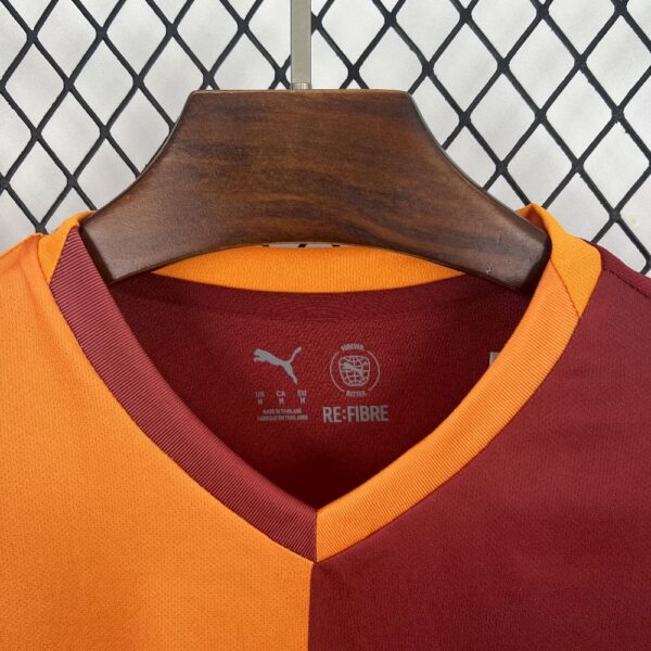 Galatasarays 2025/26 Home Jersey - Image 9