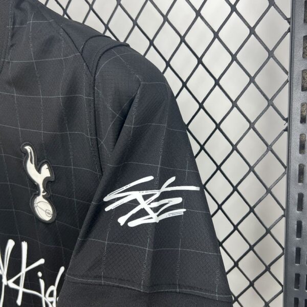 Tottenham Hotspur 2025/26 Stray Kids X London, England Limited Edition  Jersey - Image 4