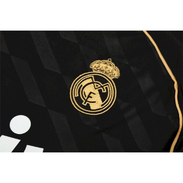 Unisex Real Madrid 2011/12 1/4 Zip Sweatshirt Retro Style - Image 8