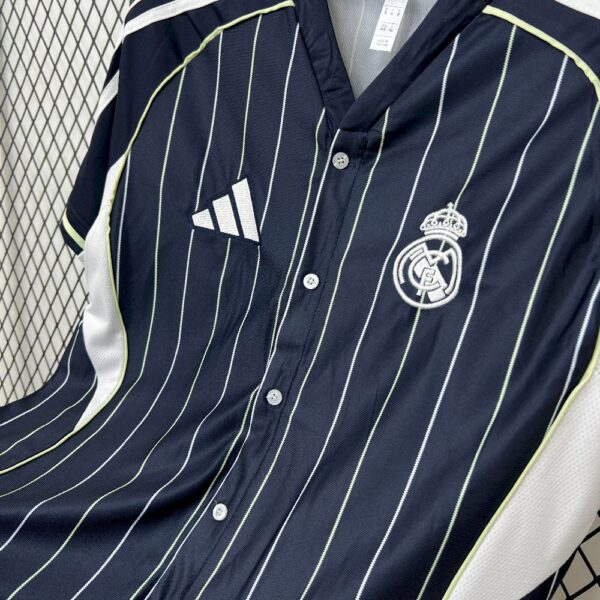 Real Madrid 2025/26 Us Pack Jersey – Bild 2