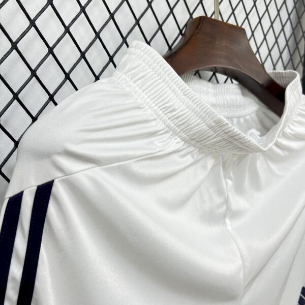 Manchester United 2025/26 Away Shorts - Image 2