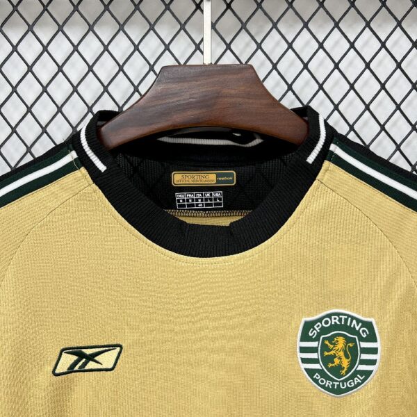 Retro Sporting Cp 2000/04 Away Jersey - Image 10